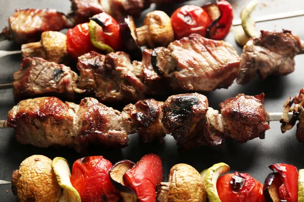 Fresh tasty barbecue with vegetables — Stock Photo, Image