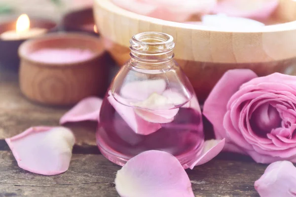 Essential oil with rose petals — Stock Photo, Image