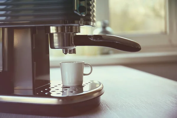 Moderne Kaffeemaschine — Stockfoto