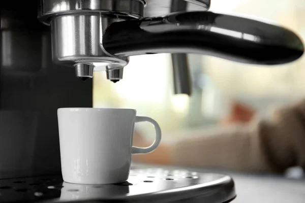 Moderne Kaffeemaschine — Stockfoto