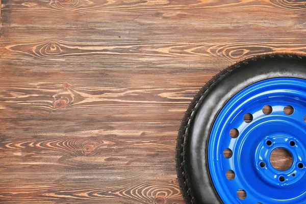Car wheel on wooden — Stock Photo, Image