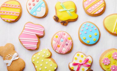 renkli Paskalya kurabiyeleri