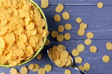 Yeşil kase mısır gevreği ile