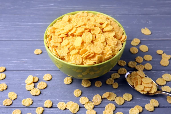 Groene kom met cornflakes — Stockfoto