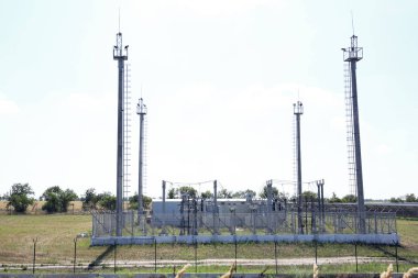 Alandaki elektrik istasyonu