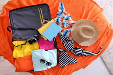 bavul giyim ile açın