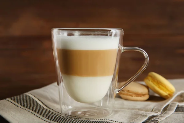 Kopp kaffe med mandelbiskvier — Stockfoto