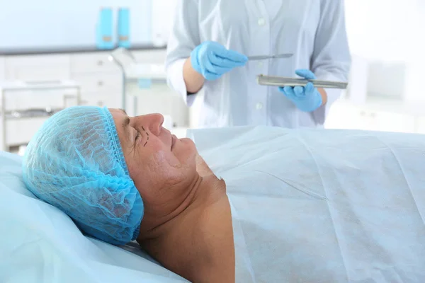 Senior man in medical hat — Stock Photo, Image