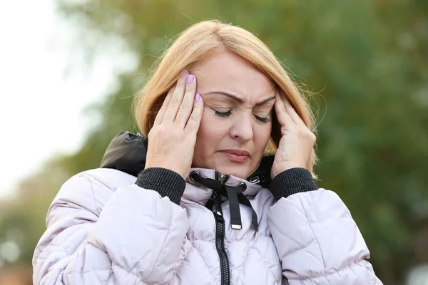 Mujer mayor en casa — Foto de Stock