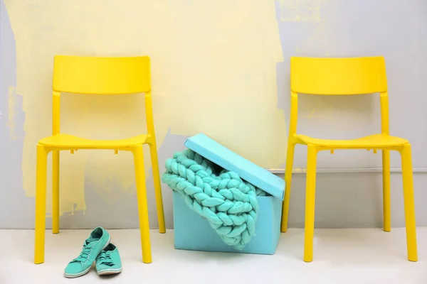 Yellow chair on colour wall — Stock Photo, Image