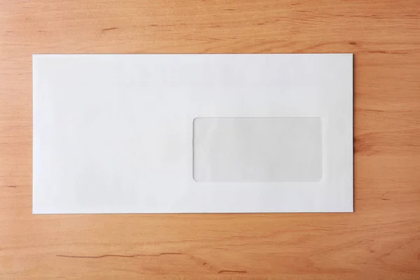 Білий конверт для брендингу — стокове фото
