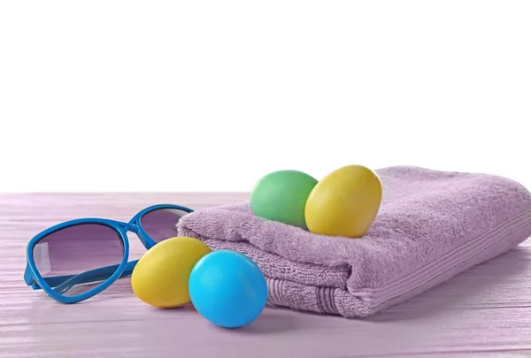 Пасхальные яйца в солнечных очках — стоковое фото