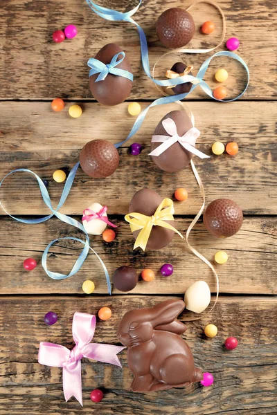 Chocolate Easter bunny and eggs — Stock Photo, Image