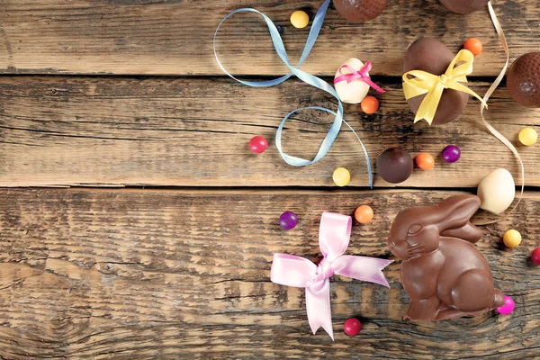 Chocolate Easter bunny and eggs — Stock Photo, Image