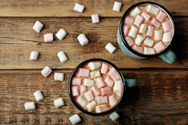 Sıcak kakao marshmallows ile bardak 