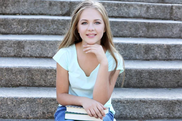 Pretty teenager girl — Stock Photo, Image