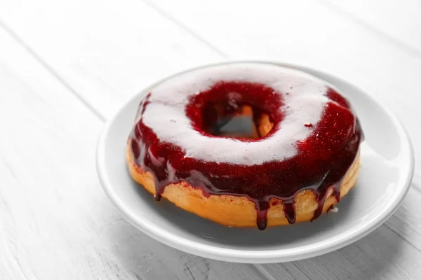 Delicious glazed donut — Stock Photo, Image