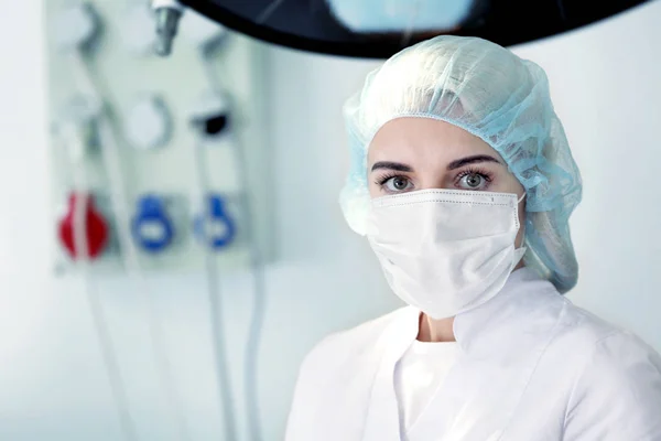 Junge Ärztin Operationssaal Einer Modernen Klinik — Stockfoto