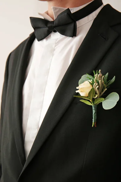 Novio con hermoso boutonniere —  Fotos de Stock