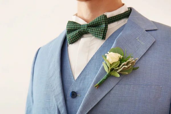 Bräutigam mit schönen boutonniere — Stockfoto