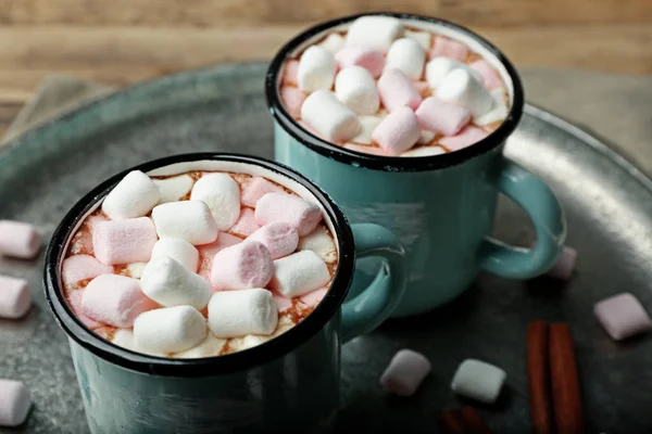 Cups of hot cocoa with marshmallows — Stock Photo, Image