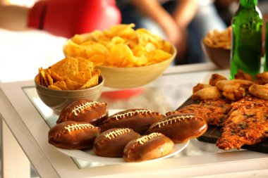 Kadar lezzetli aperatifler ve bira Görünümü Kapat