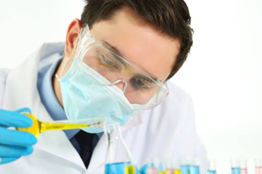 bilim adamı deneyler yapma