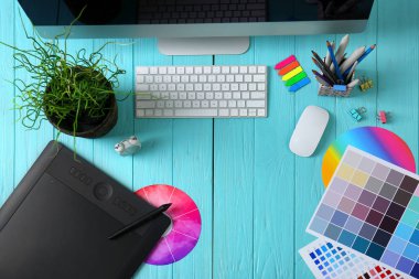 Yaratıcı tasarımcı çalışma alanı