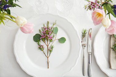 Düğün yemeği için hizmet tablo