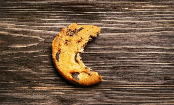 Tasty cookie with chocolate chips — Stock Photo, Image