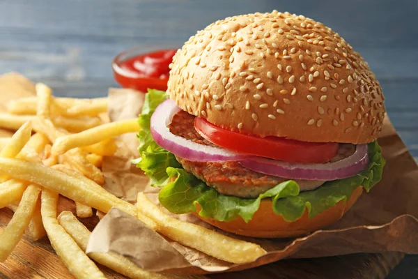 Tasty burger with french fries — Stock Photo, Image