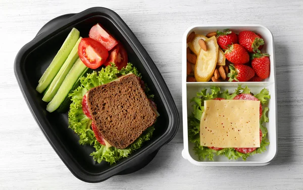 Lunchbox met voedsel — Stockfoto