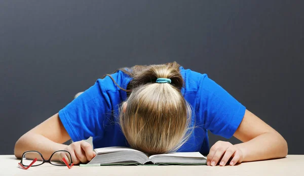 Student moe van studeren — Stockfoto