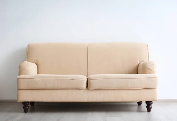 Neue gemütliche Couch — Stockfoto