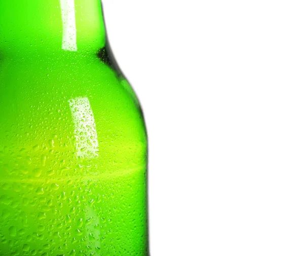 Groene fles met bier — Stockfoto