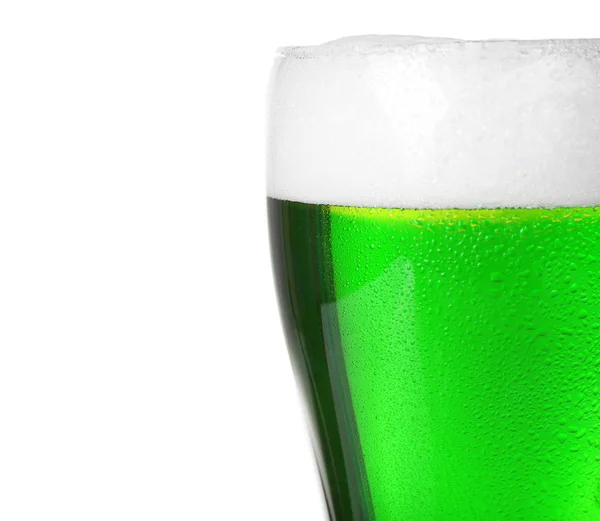 Copo com cerveja verde fria — Fotografia de Stock