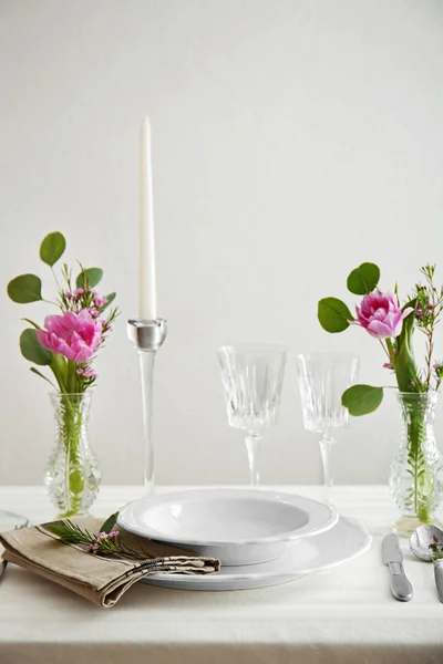 Mesa servida para cena de bodas — Foto de Stock