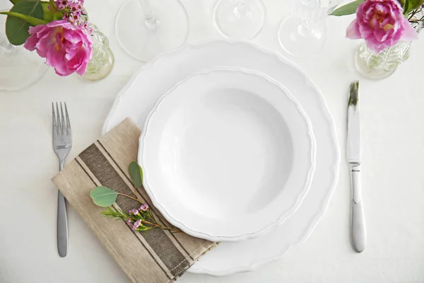 Mesa servida para cena de bodas — Foto de Stock