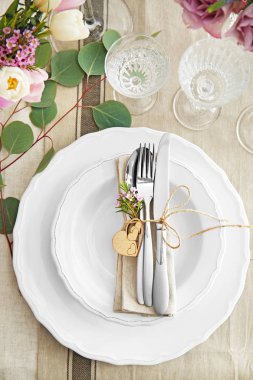 Düğün yemeği için hizmet tablo