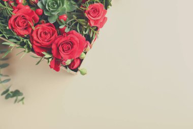 Kutusunda güzel çiçekler