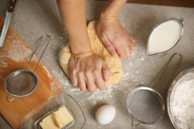 Kadın para kazanıyor. 