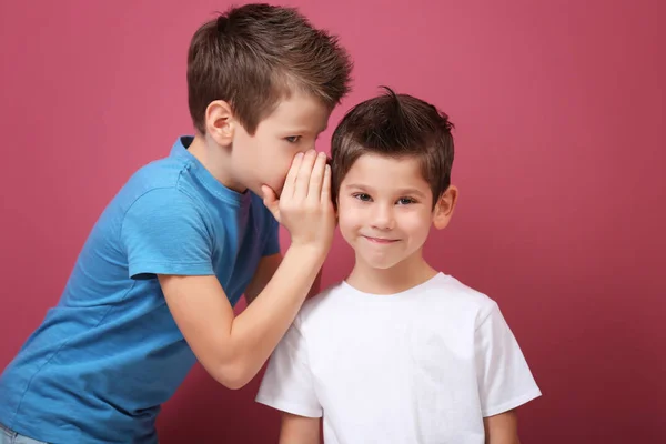 Lindos hermanitos —  Fotos de Stock