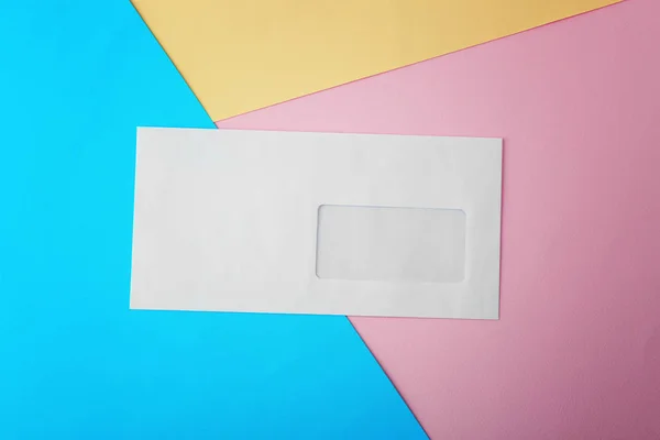 Чистий білий конверт — стокове фото