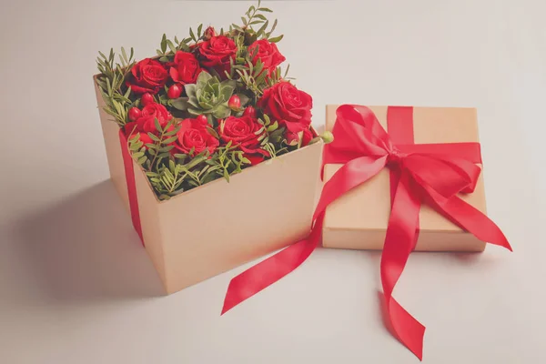 Bellissime rose in scatola — Foto Stock