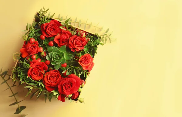 Belles fleurs en boîte — Photo