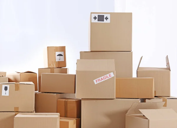 Unpacking cardboard boxes — Stock Photo, Image