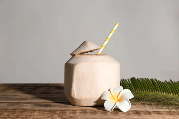 Cóctel de coco con plomería — Foto de Stock