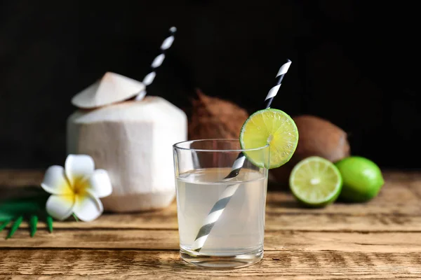 Kokosový koktejl do skla — Stock fotografie