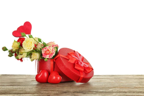 Caja de regalo con flores — Foto de Stock