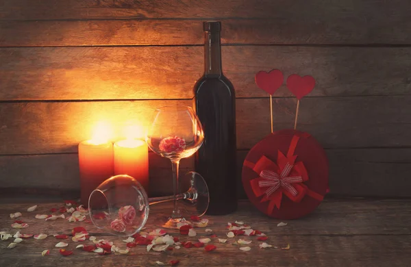 ワイン、バラとキャンドル — ストック写真